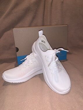 Clarks Solevana Lace Sneakers in White